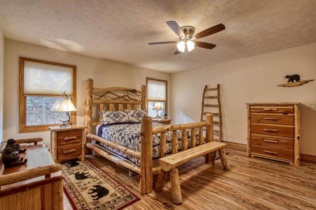 The Nuthouse Ii, Pool Table, Wifi, 1089 Free Tickets Each Paid Day, Dollywood And More سيفيرفيل الغرفة الصورة